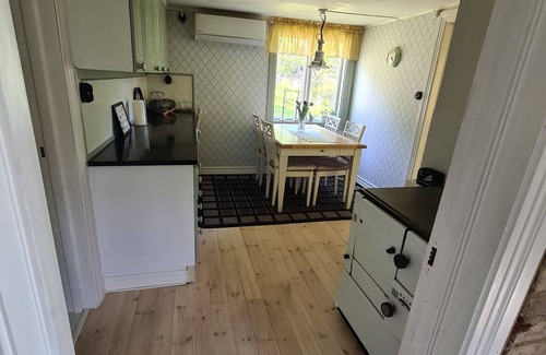 Ammeberg Cabaña | Casa de vacaciones en Åmmeberg en Vättern con un bello entorno natural para practicar piragüismo y senderismo.