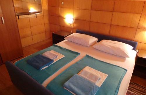 Breze Apartamento | Holiday home in Breze 15380