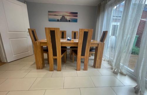 Canton Casa | Holiday Home In Cardiff, Sleeps 8