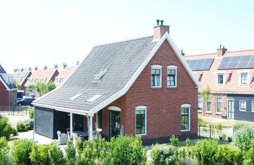 Colijnsplaat Casa | Holiday Home in Colijnsplaat near Oosterschelde, cleaning included