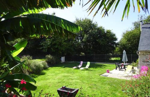Guerlesquin Casa | Holiday Home in Guerlesquin near Lake