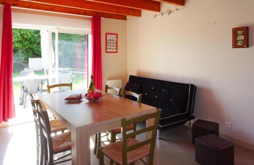 Guerlesquin Casa | Holiday Home in Guerlesquin near Lake