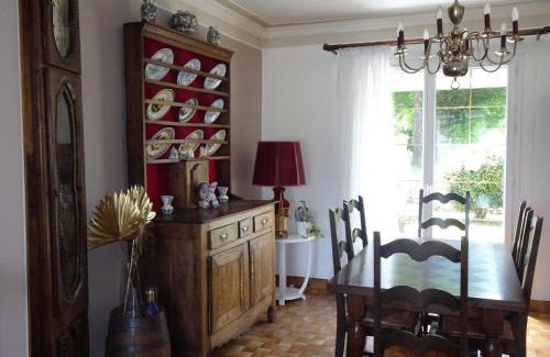 Guerlesquin Casa | Holiday Home in Guerlesquin near Lake
