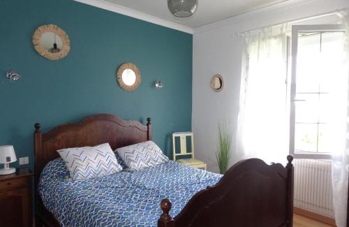 Guerlesquin Casa | Holiday Home in Guerlesquin near Lake