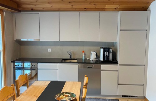 Morel Apartamento | Espacioso apartamento en Mörel con jardín