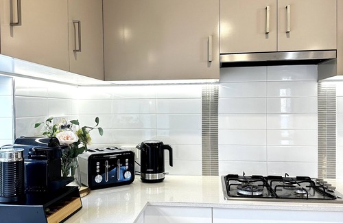 Middle Ridge Casa | Holiday Home in Middle Ridge Toowoomba