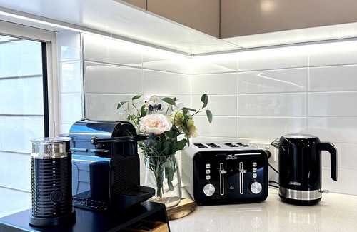 Middle Ridge Casa | Holiday Home in Middle Ridge Toowoomba