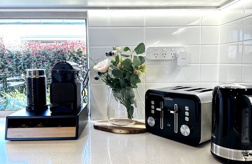 Middle Ridge Casa | Holiday Home in Middle Ridge Toowoomba