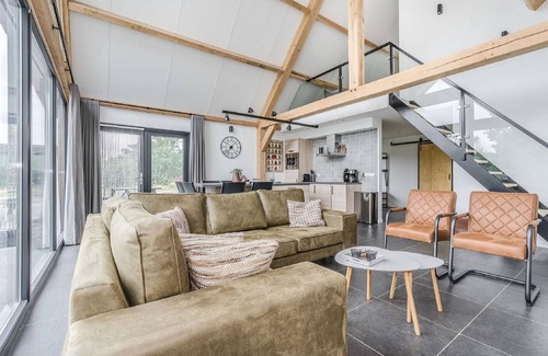 Baarle-Nassau Casa | Casa de Vacaciones en Países Bajos con Vista al Estanque