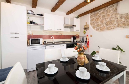 Grizane Casa | Casa vacacional en una zona tranquila con piscina al aire libre