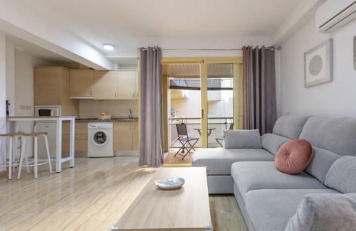 Torremolinos City Centre Apartamento | Holiday Home in Torremolinos by Playa Carihuela