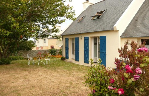 Ploudalmezeau Casa | Holiday Home in Treompan near Sandy Beaches