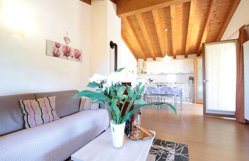 Miane Casa | Hermosa casa de vacaciones en Miane con terraza