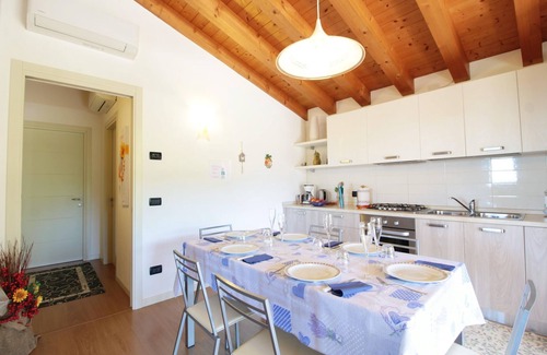 Miane Casa | Hermosa casa de vacaciones en Miane con terraza