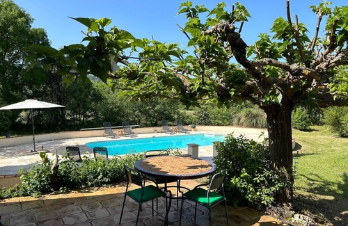Villecroze Casa | Amplia casa de vacaciones con piscina