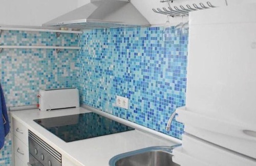 Nueva Tabarca Casa | Holiday Home 'Isla Tabarca Casa Trinacria' with Shared Garden, Wi-Fi and Air Conditioning