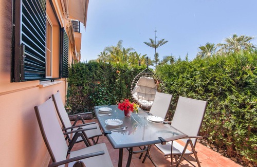 Isla Cristina Casa | Casa de vacaciones 'Islantilla' con piscina compartida, terraza privada y Wi-Fi