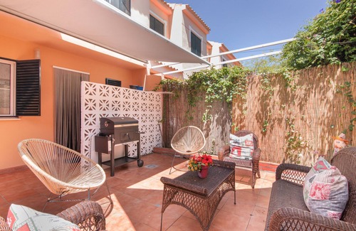 Isla Cristina Casa | Casa de vacaciones 'Islantilla' con piscina compartida, terraza privada y Wi-Fi
