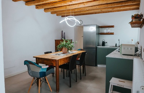Cison di Valmarino Casa | Holiday Home 'Rustica E Luminosa' with Wi-Fi and Air Conditioning