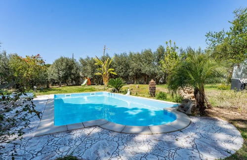 Quartu Sant'Elena Casa | Casa de vacaciones Villa Romina con vistas a la montaña, piscina y jardín