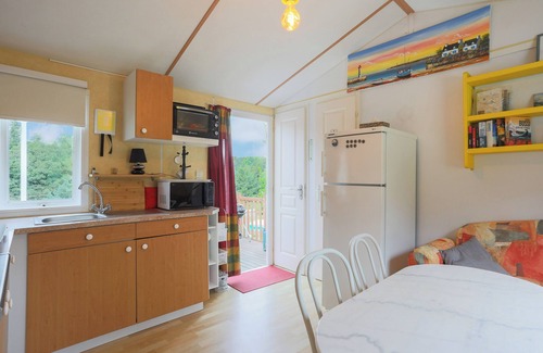 Caurel Casa | Holiday Home 'Joli Mobil-home Guerledan' with Private Terrace and Private Garden