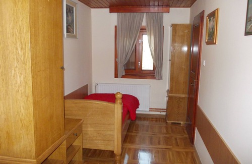 Lezimir Cama Y Desayuno | Holiday Home Karalic