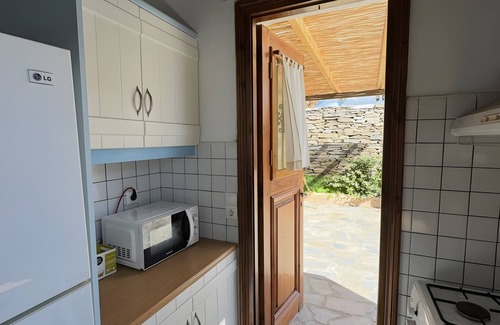 Koundouros Casa | Casa de vacaciones 'Kea's Sunset Stone Retreat' con vistas al mar, Wi-Fi y aire acondicionado