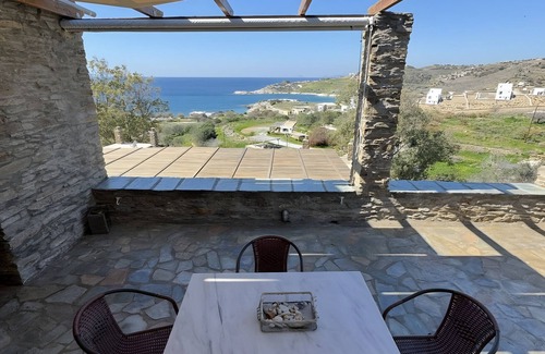 Koundouros Casa | Casa de vacaciones 'Kea's Sunset Stone Retreat' con vistas al mar, Wi-Fi y aire acondicionado