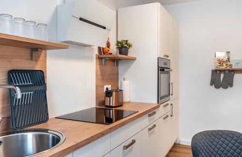 Neuengroden Casa | Holiday Home 'Kuh' with Shared Terrace, Balcony and Wi-Fi