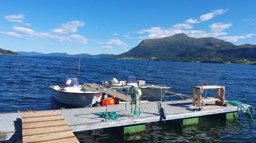 Averoy Casa | Holiday Home Kvernesfjorden
