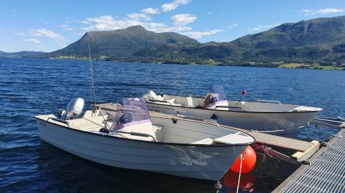 Averoy Casa | Holiday Home Kvernesfjorden