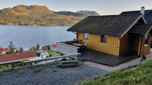 Averoy Casa | Holiday Home Kvernesfjorden