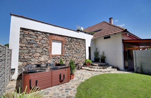 Ctetin Casa | Holiday Home Kvitek - casa de vacaciones con piscina cubierta y gran sala de juegos