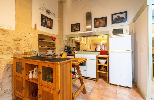 Gemozac Casa | Casa de vacaciones 'L'atelier - Gîte La Tournerie' con piscina compartida, terraza privada y Wi-Fi