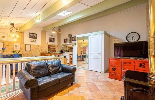 Gemozac Casa | Casa de vacaciones 'L'atelier - Gîte La Tournerie' con piscina compartida, terraza privada y Wi-Fi
