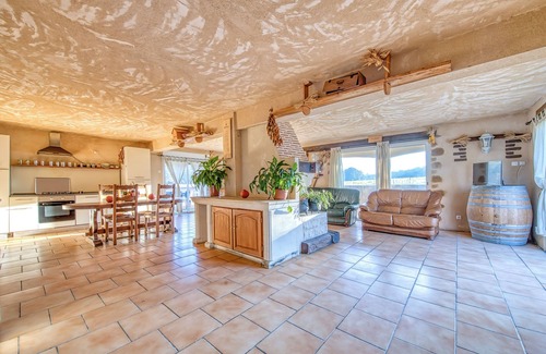 Guizengeard Casa | Casa de vacaciones 'L'Ecurie' con piscina privada, terraza privada y Wi-Fi