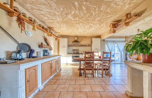 Guizengeard Casa | Casa de vacaciones 'L'Ecurie' con piscina privada, terraza privada y Wi-Fi