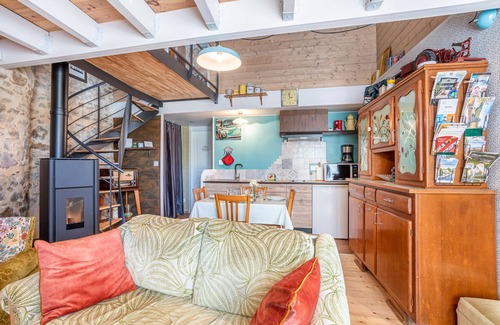 Pouzauges Casa | Casa de vacaciones 'L'étable 15kms Puy Du Fou' con terraza privada y Wi-Fi
