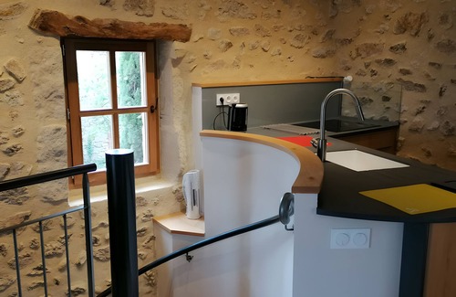 Crozes-Hermitage Casa | Holiday Home 'Les Lavoirs' with Mountain View