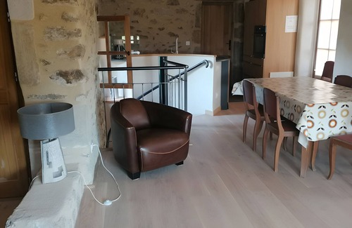 Crozes-Hermitage Casa | Holiday Home 'Les Lavoirs' with Mountain View