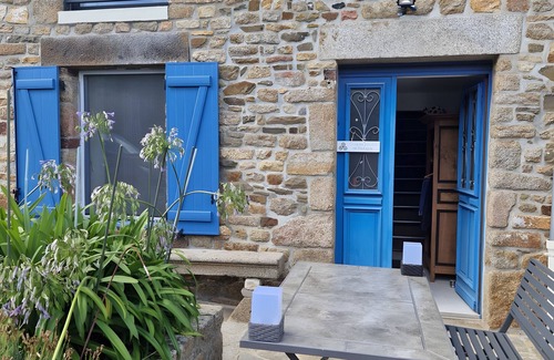 Roz-sur-Couesnon Casa | Casa de vacaciones 'Les Hortensias' con terraza privada, Wi-Fi y aire acondicionado