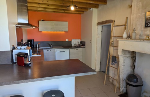 Verrieres Casa | Casa de vacaciones 'La Bonne Chauffe' con piscina compartida, terraza privada y Wi-Fi