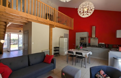 Verrieres Casa | Casa de vacaciones 'La Bonne Chauffe' con piscina compartida, terraza privada y Wi-Fi