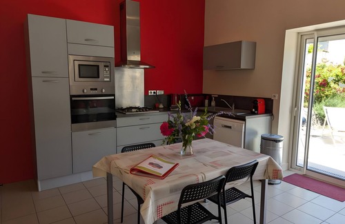 Verrieres Casa | Casa de vacaciones 'La Bonne Chauffe' con piscina compartida, terraza privada y Wi-Fi