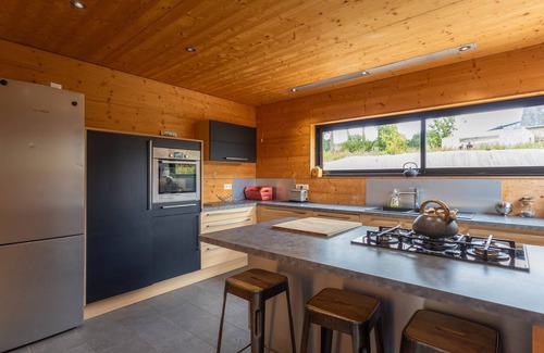 Gommenec'h Casa | Casa de vacaciones 'La Cafoutche X X L' con terraza privada, jardín compartido y Wi-Fi