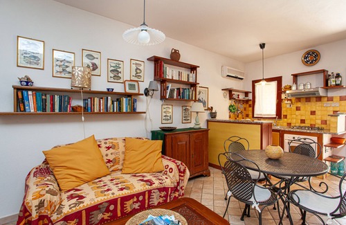 San Teodoro City Centre Casa | Casa de vacaciones 'La Casa Di Margaret' con terraza privada, jardín privado y aire acondicionado
