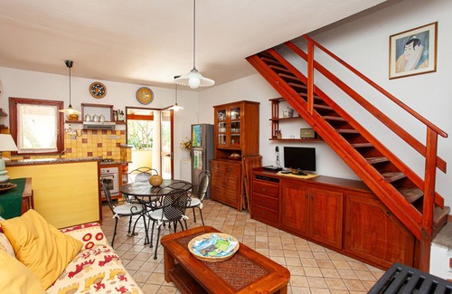 San Teodoro City Centre Casa | Casa de vacaciones 'La Casa Di Margaret' con terraza privada, jardín privado y aire acondicionado