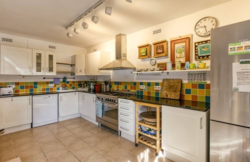 Sa Riera Casa | Casa de vacaciones 'La Casa De Los Artistas' con vistas a la montaña, terraza privada y Wi-Fi