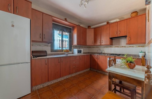 Juzcar Casa | Casa de vacaciones 'La Casa Del Bosque' con vistas a la montaña, balcón y Wi-Fi