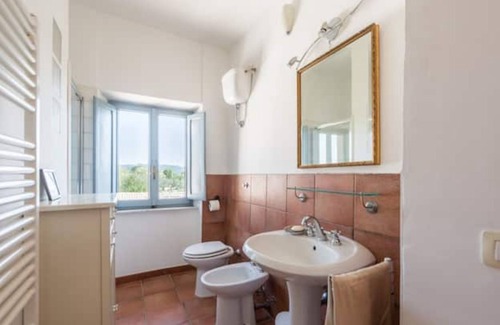 Farnese Apartamento | Casa de vacaciones "La casa di Pietro" con jardín compartido y Wi-Fi